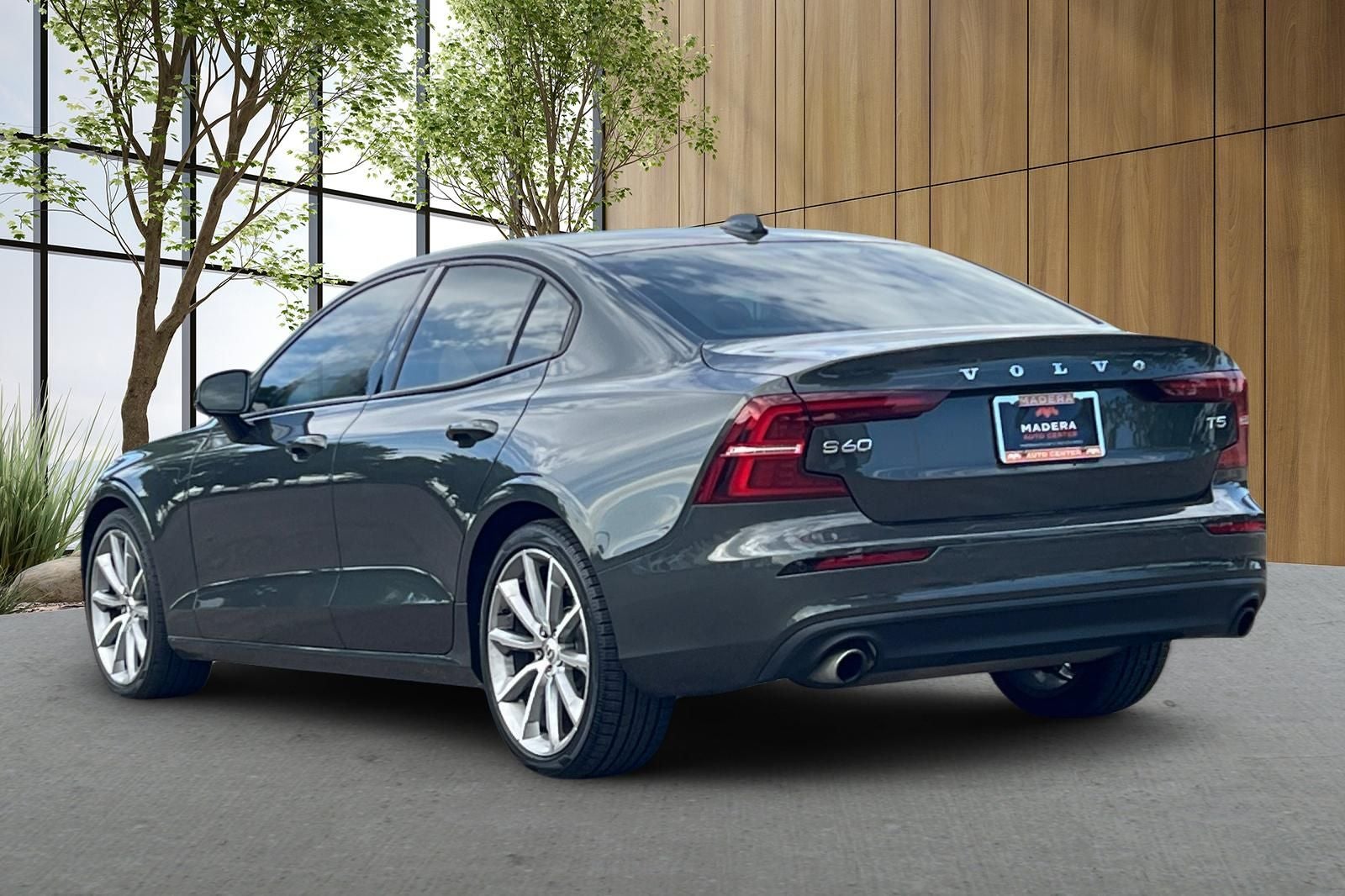 2021 Volvo S60 T5 Momentum