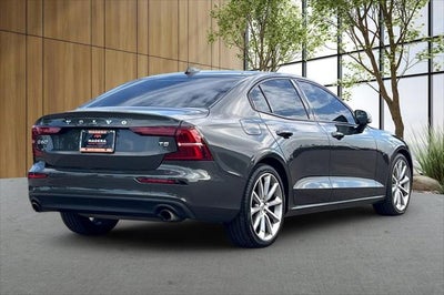 2021 Volvo S60 T5 Momentum