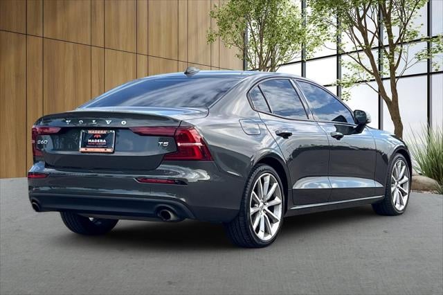 2021 Volvo S60 T5 Momentum