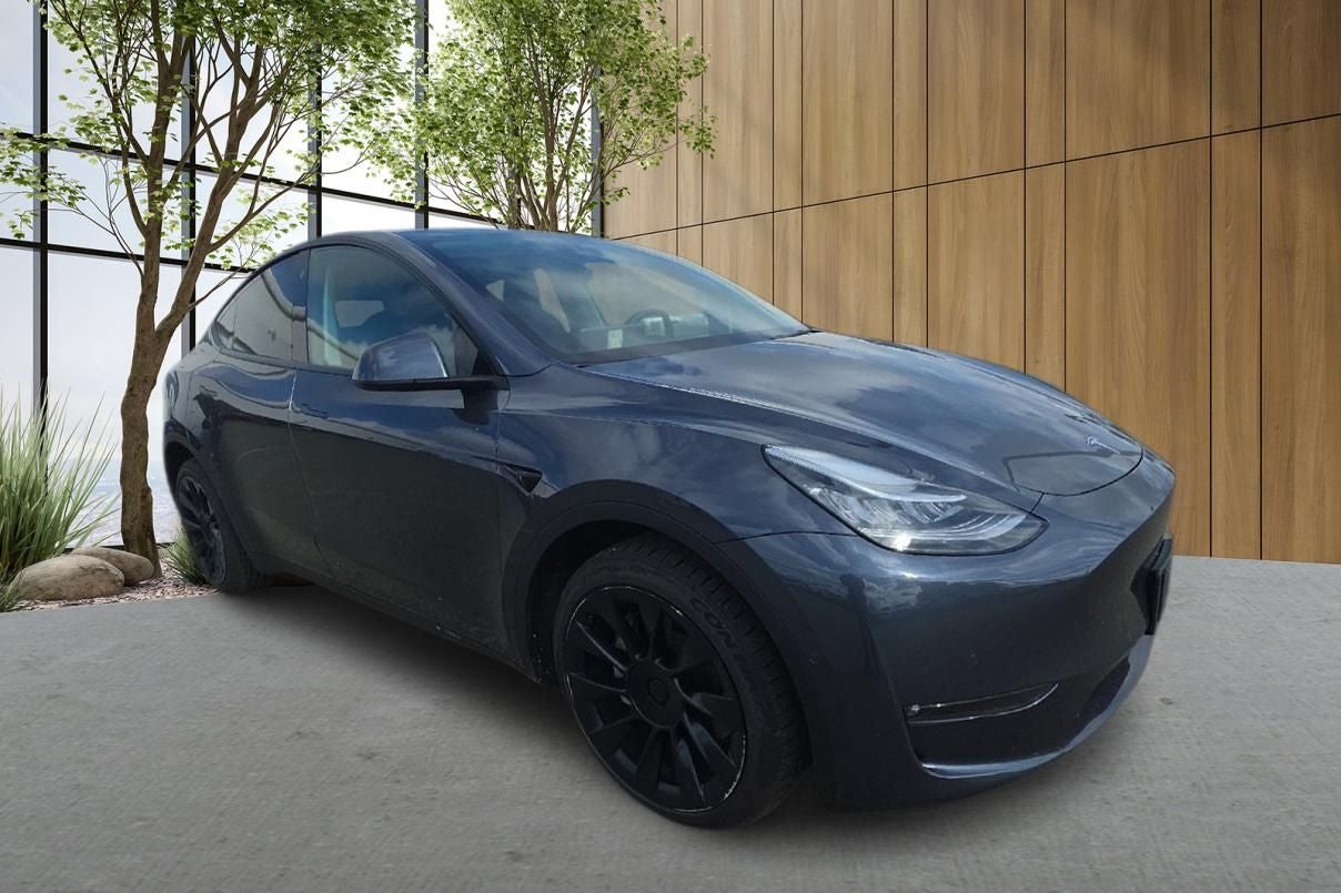 Used 2022 Tesla Model Y Long Range with VIN 7SAYGDEE6NF490692 for sale in Madera, CA