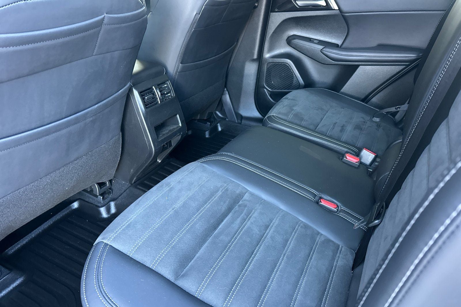 2024 Mitsubishi Outlander SE Black Edition w/Pano Roof