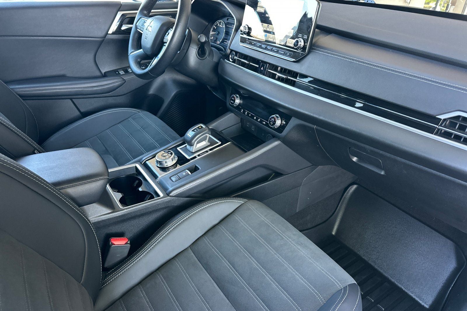 2024 Mitsubishi Outlander SE Black Edition w/Pano Roof