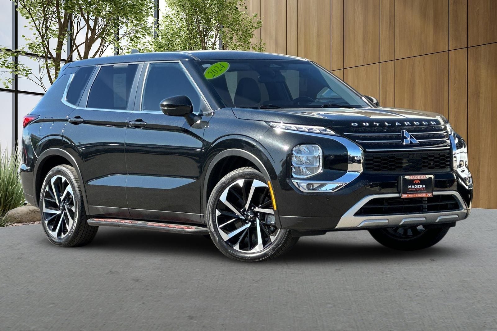 2024 Mitsubishi Outlander SE Black Edition w/Pano Roof