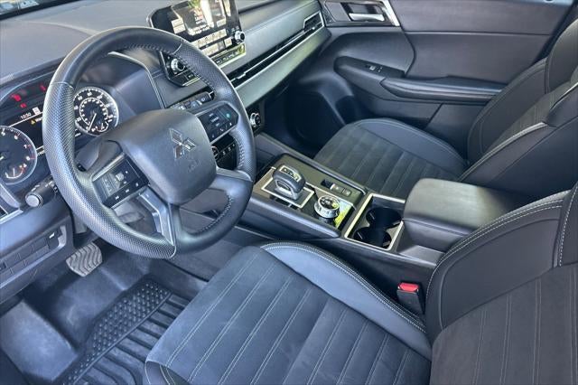 2024 Mitsubishi Outlander SE Black Edition w/Pano Roof