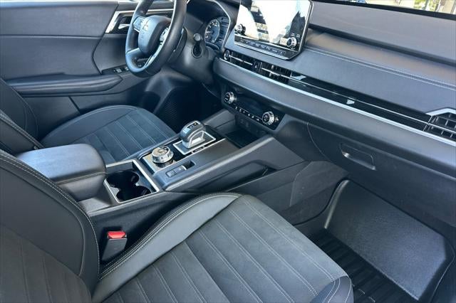 2024 Mitsubishi Outlander SE Black Edition w/Pano Roof