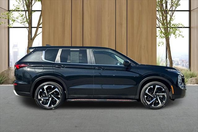 2024 Mitsubishi Outlander SE Black Edition w/Pano Roof