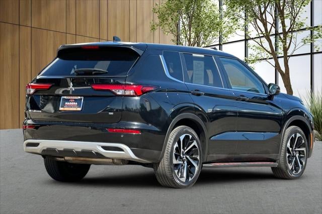 2024 Mitsubishi Outlander SE Black Edition w/Pano Roof