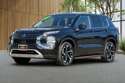 2024 Mitsubishi Outlander SE Black Edition w/Pano Roof