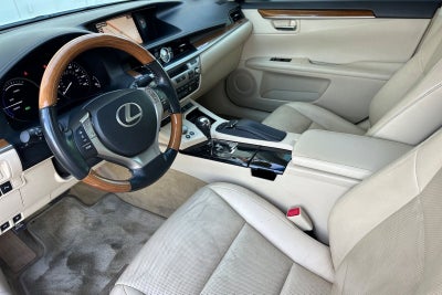 2015 Lexus ES 300h