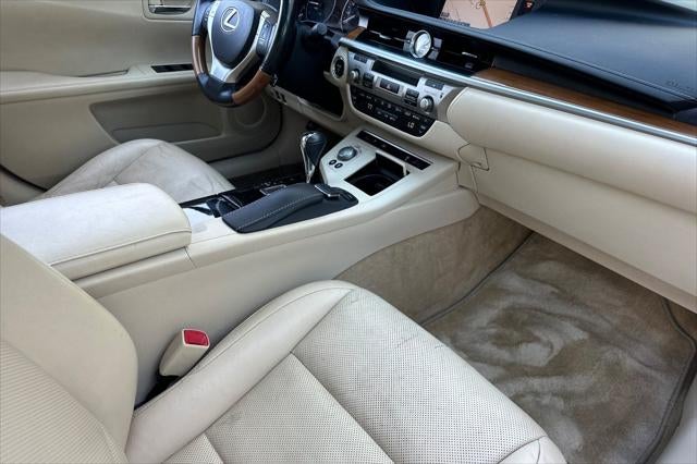2015 Lexus ES 300h