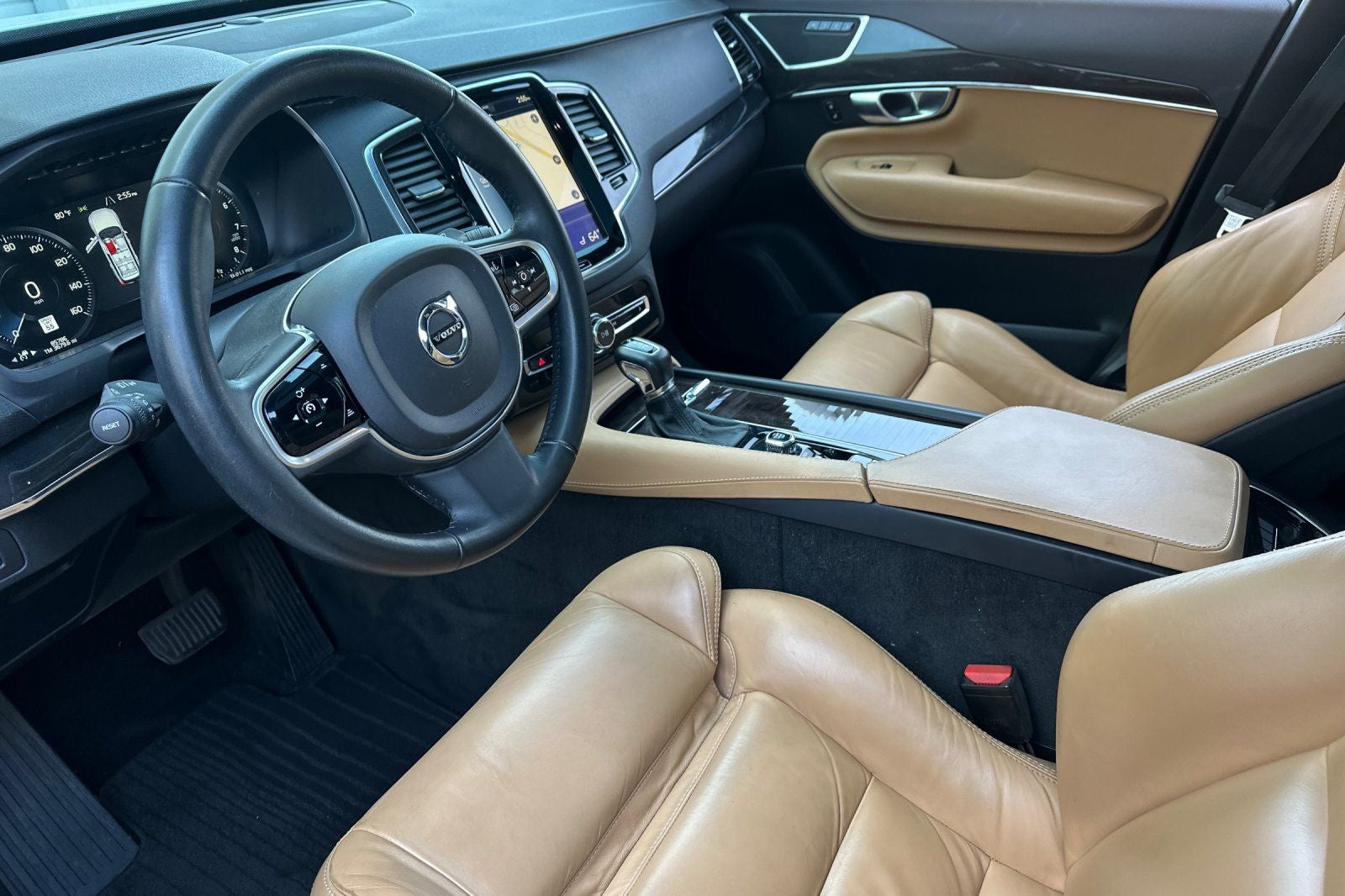 2018 Volvo XC90 T6 Momentum