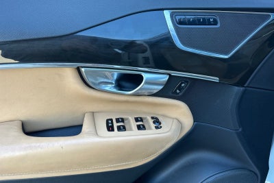 2018 Volvo XC90 T6 Momentum