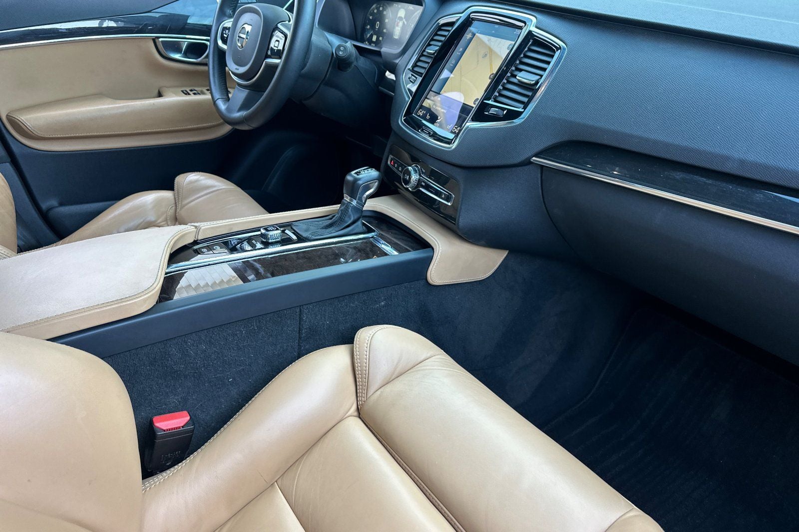 2018 Volvo XC90 T6 Momentum