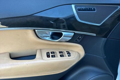 2018 Volvo XC90 T6 Momentum