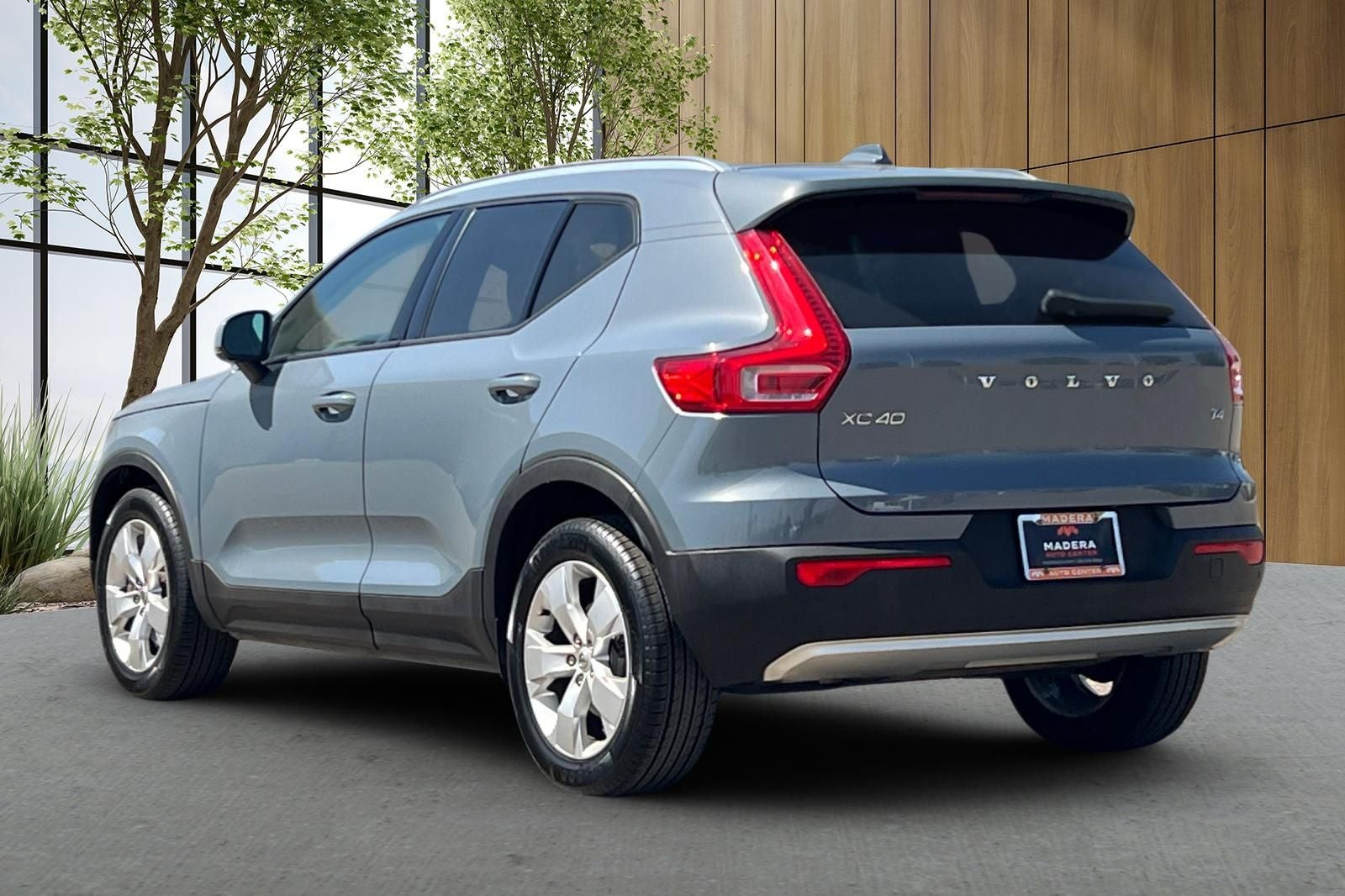 2021 Volvo XC40 Momentum