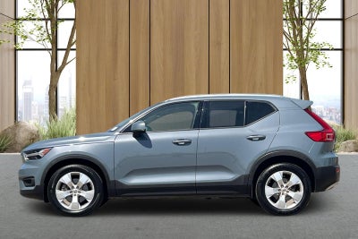 2021 Volvo XC40 Momentum