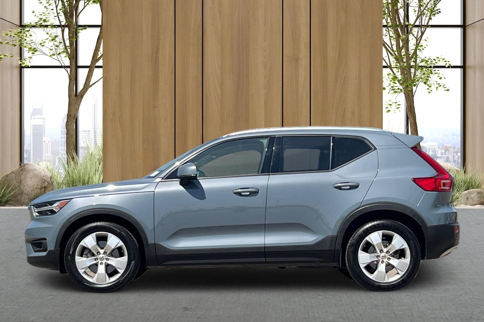 2021 Volvo XC40 Momentum