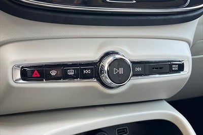 2021 Volvo XC40 Momentum