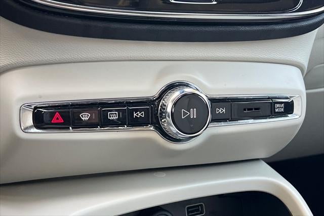 2021 Volvo XC40 Momentum