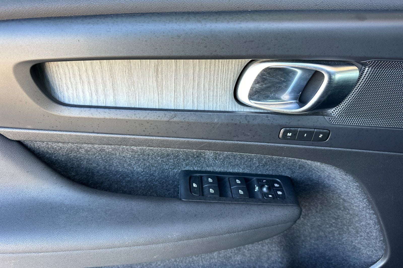 2023 Volvo XC40 B5 Plus Dark Theme
