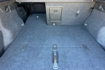 2023 Volvo XC40 B5 Plus Dark Theme