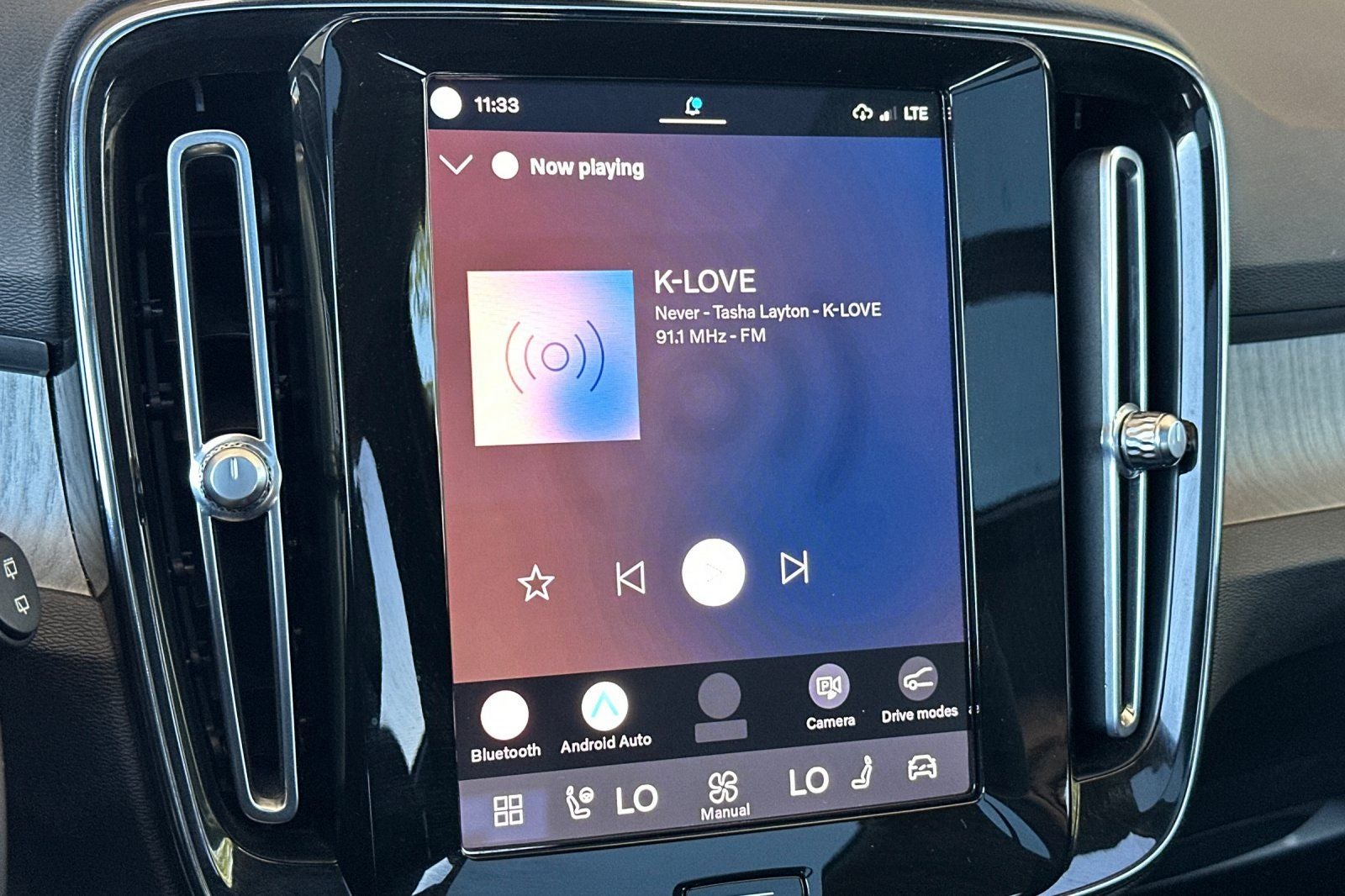 2023 Volvo XC40 B5 Plus Dark Theme