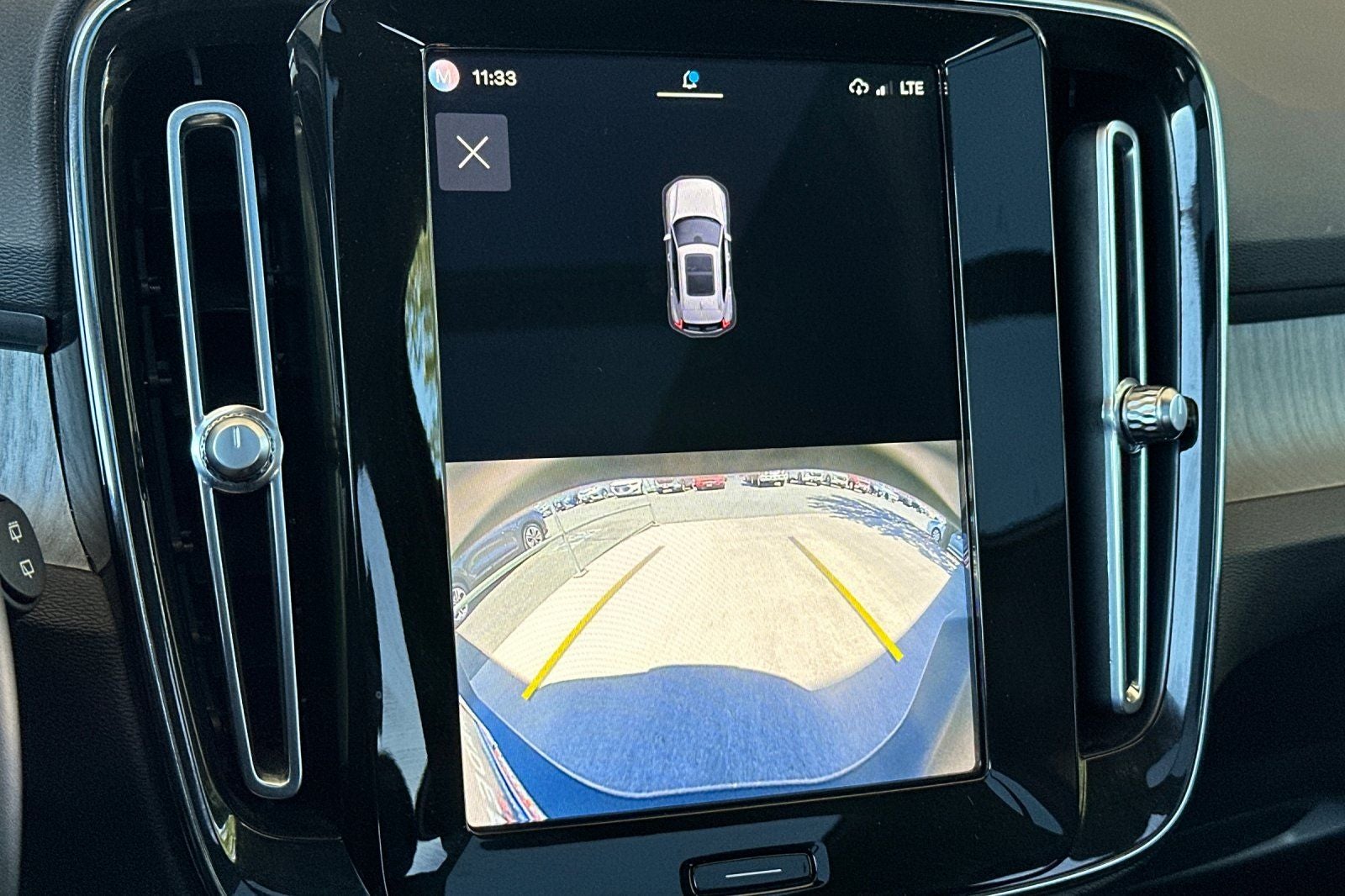 2023 Volvo XC40 B5 Plus Dark Theme