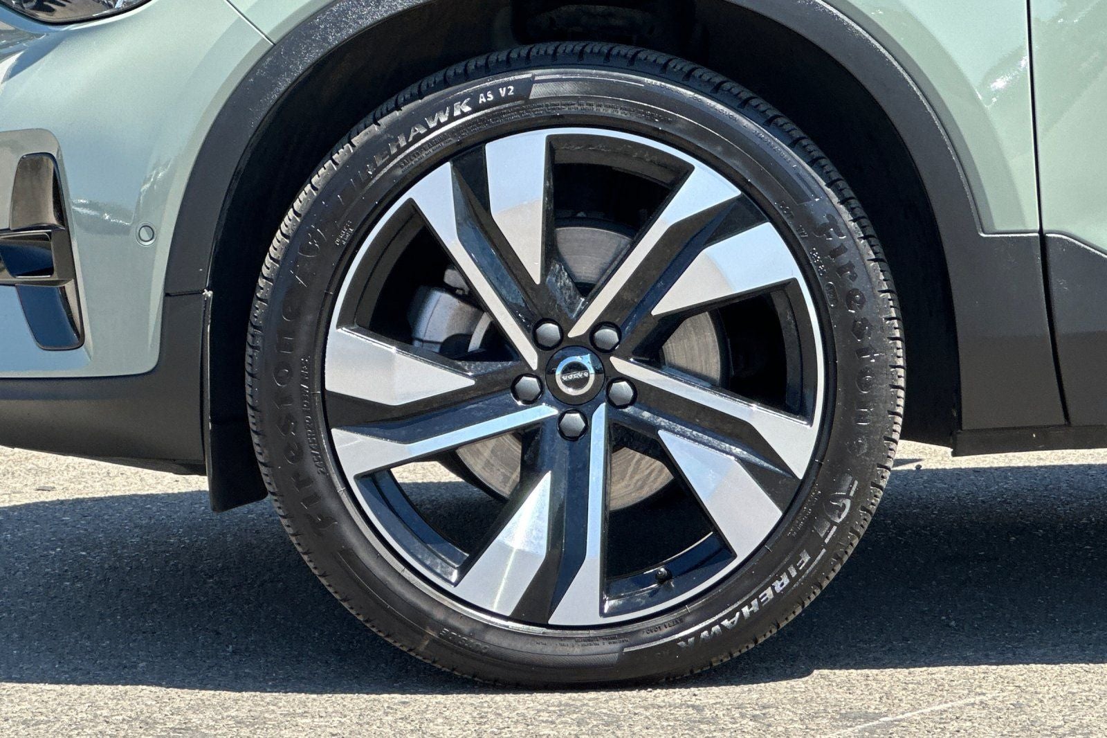 2023 Volvo XC40 B5 Plus Dark Theme