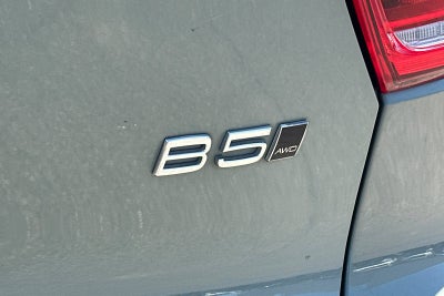 2023 Volvo XC40 B5 Plus Dark Theme