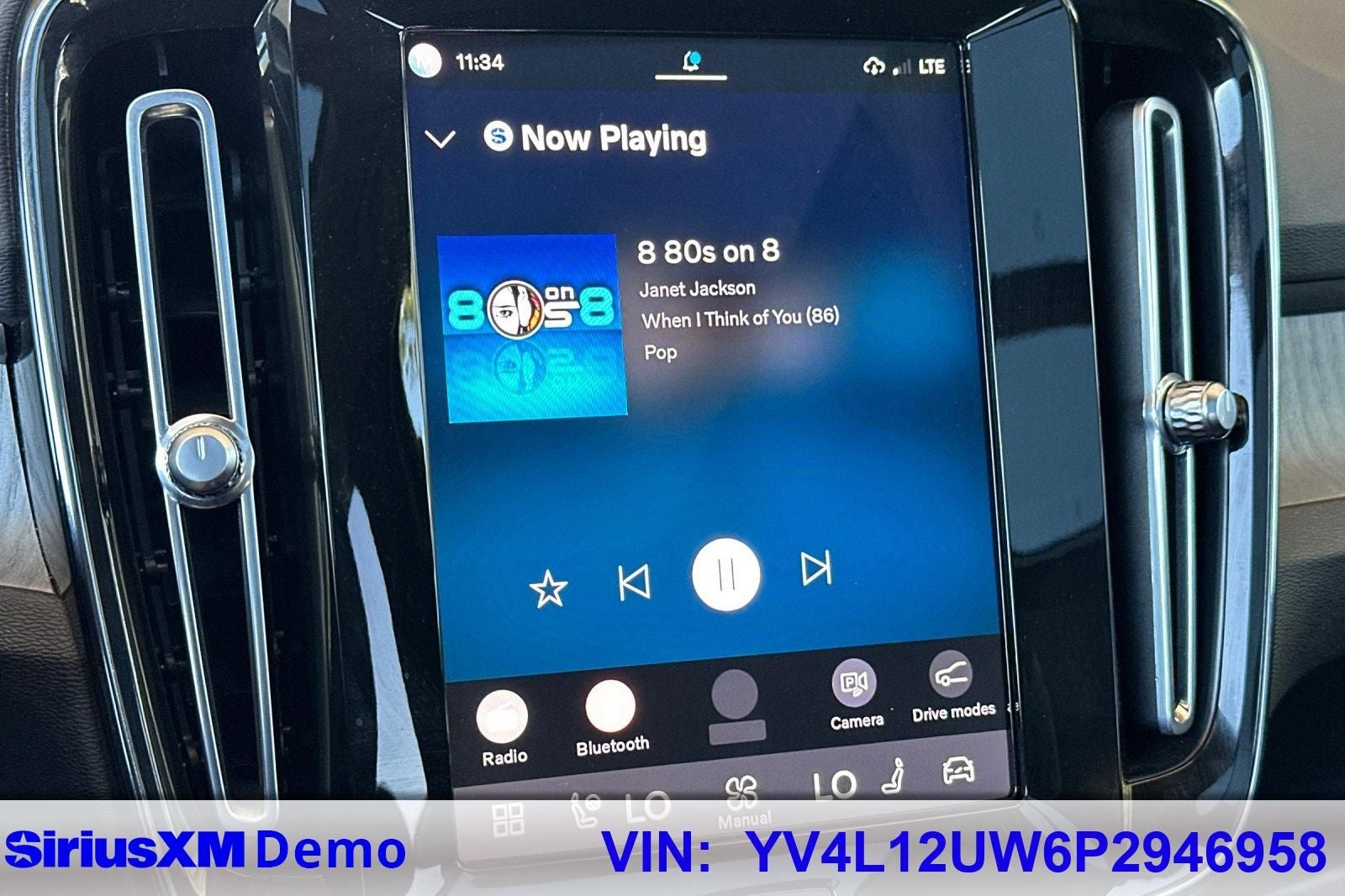 2023 Volvo XC40 B5 Plus Dark Theme