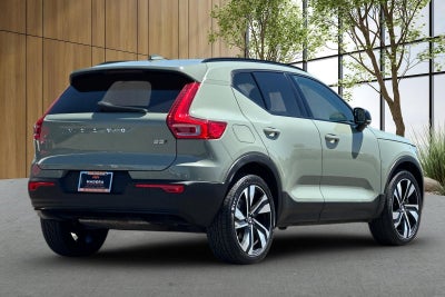 2023 Volvo XC40 B5 Plus Dark Theme