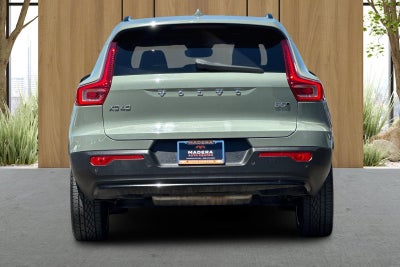 2023 Volvo XC40 B5 Plus Dark Theme