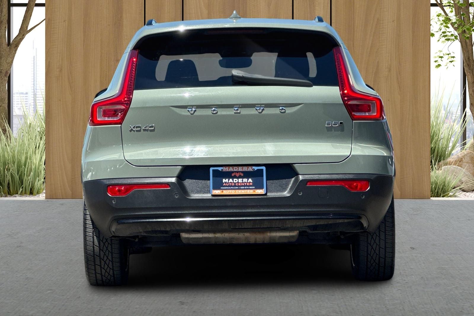 2023 Volvo XC40 B5 Plus Dark Theme