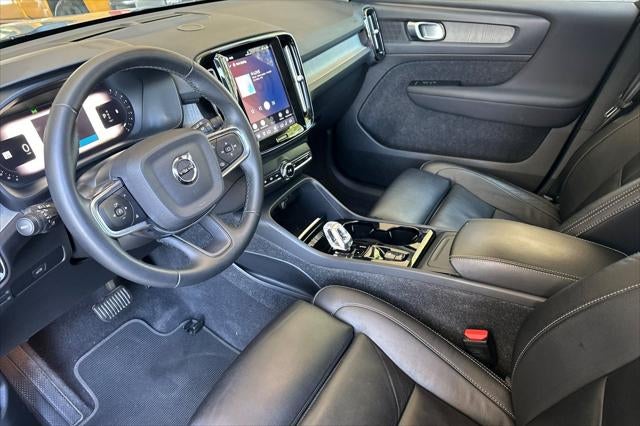 2023 Volvo XC40 B5 Plus Dark Theme