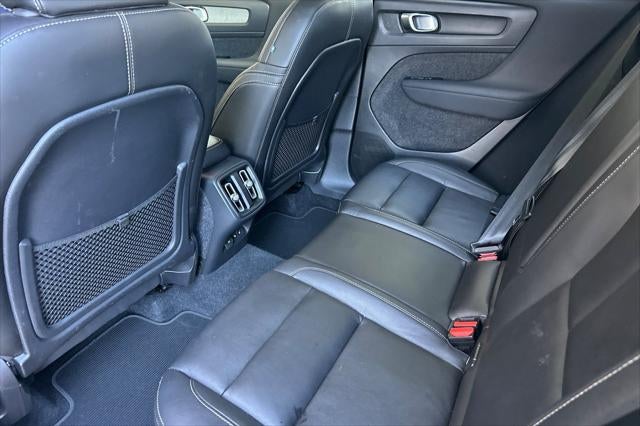 2023 Volvo XC40 B5 Plus Dark Theme