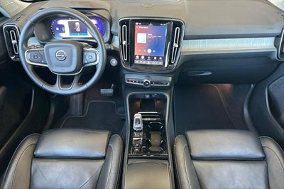 2023 Volvo XC40 B5 Plus Dark Theme