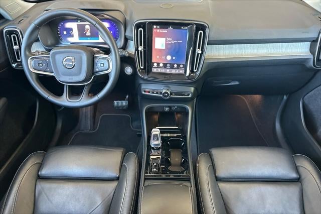 2023 Volvo XC40 B5 Plus Dark Theme