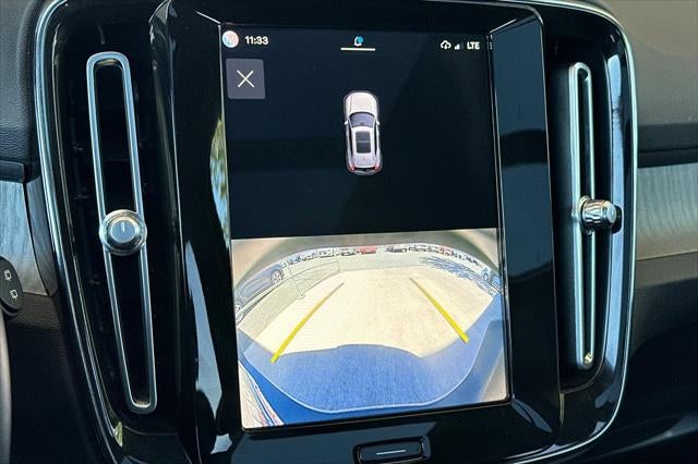 2023 Volvo XC40 B5 Plus Dark Theme