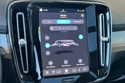 2023 Volvo XC40 B5 Plus Dark Theme