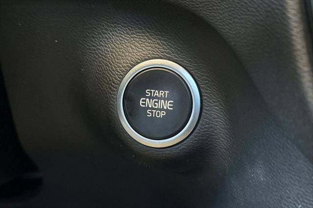 2023 Volvo XC40 B5 Plus Dark Theme