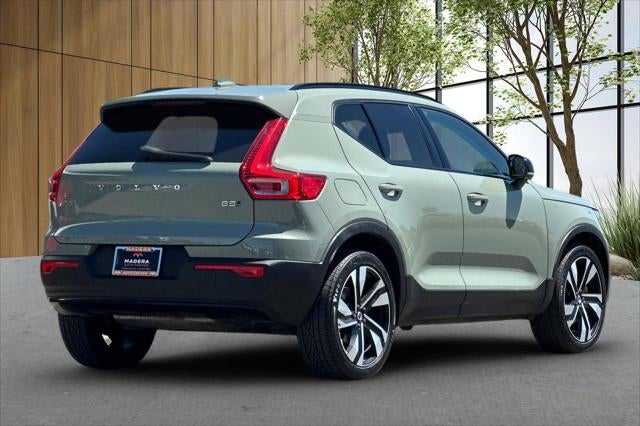 2023 Volvo XC40 B5 Plus Dark Theme