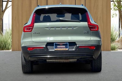 2023 Volvo XC40 B5 Plus Dark Theme